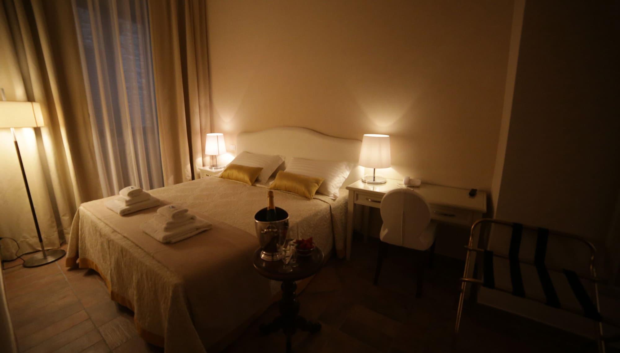 Hotel Renaissance Firenze Bagian luar foto