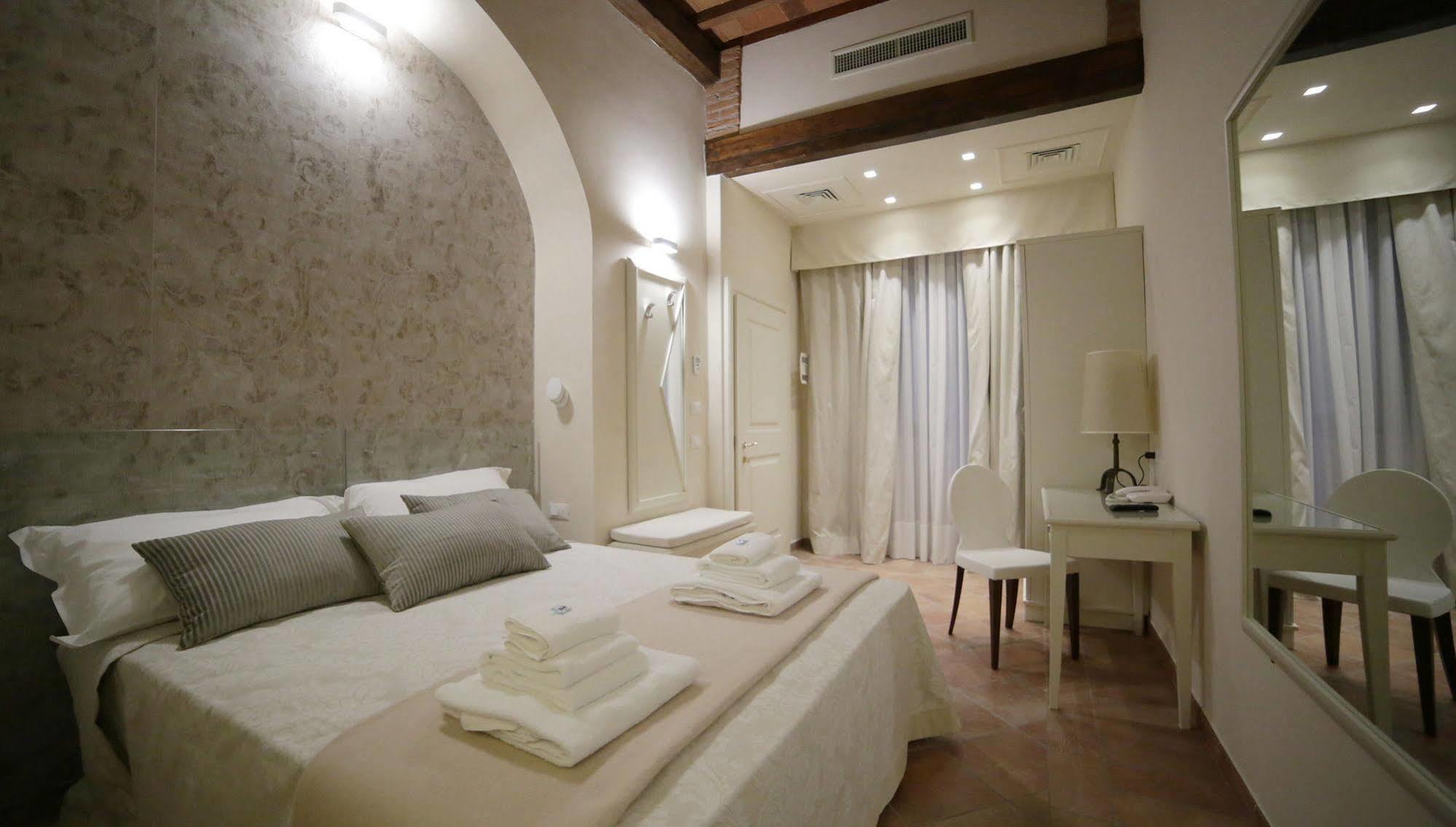 Hotel Renaissance Firenze Bagian luar foto